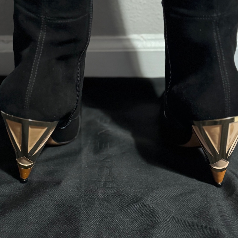 Boots - Picture 5 of 11